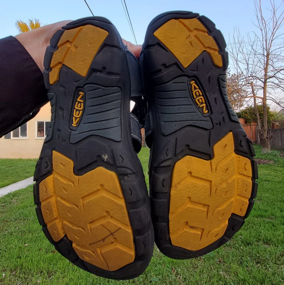 Keen Water Hiking Sandal Shoes. kids size 3. GPWC. Blue. Plenty of life left.